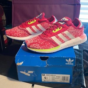 Juniors size 5.5 swift Runs new never worn